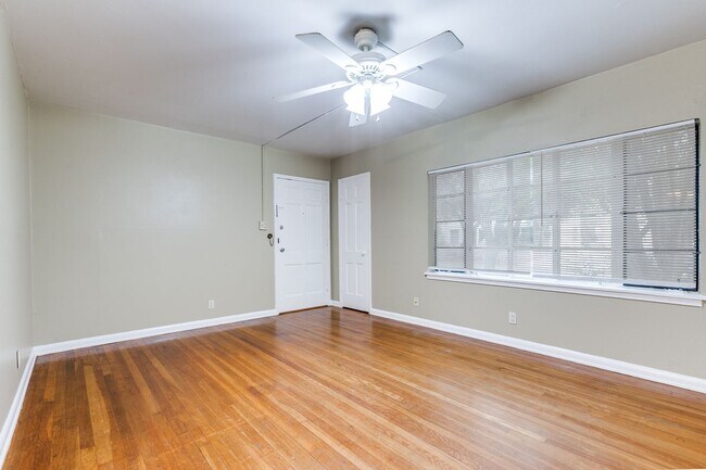 Building Photo - 229-N