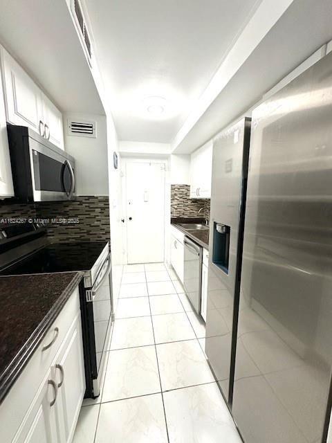 Building Photo - 3505 S Ocean Dr