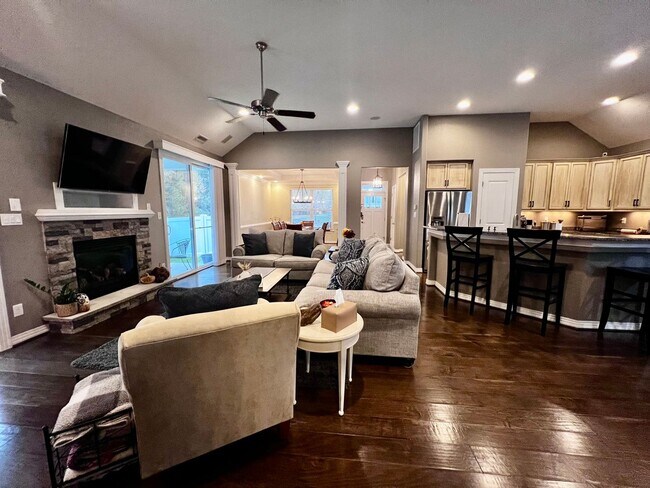 Building Photo - Beautiful Corner Lot, Single Family Home, in Sherwood Lakes.