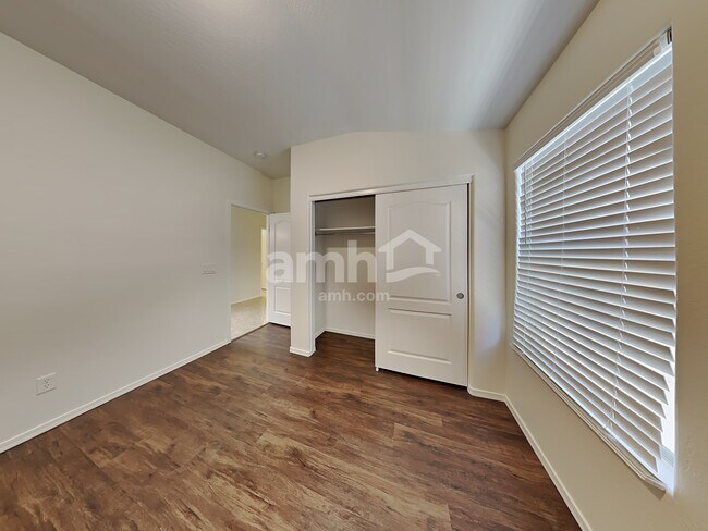 Building Photo - 3933 E Mica Rd