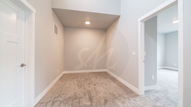 Building Photo - Paired Patio Home in Mountain Shadows