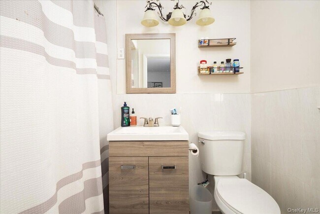 Building Photo - 525 E Beech St