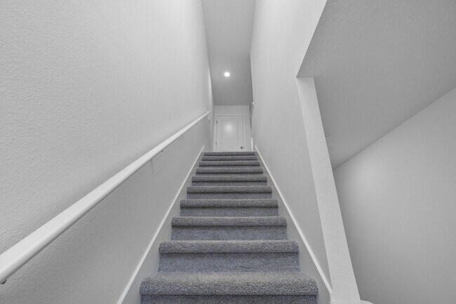 Building Photo - "Spacious 3-Bedroom Townhouse in Ocala wit...