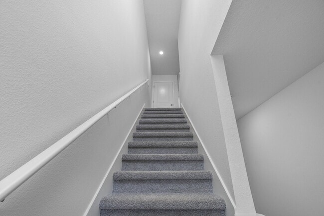 Building Photo - "Spacious 3-Bedroom Townhouse in Ocala with 2.5 Baths and 1505 Sq Ft – Your Perfect Rental Retreat!"