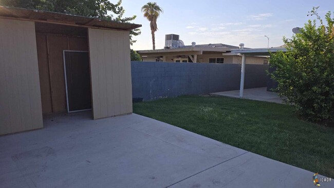 Building Photo - 1635 Ocotillo Dr