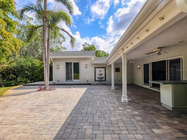 Building Photo - 3424 Tanglewood Dr