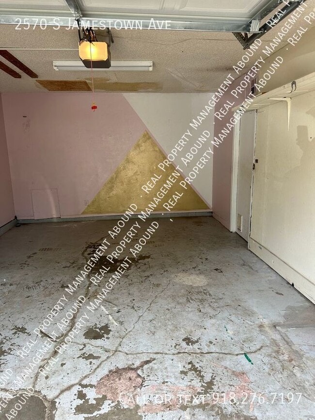 Building Photo - 2570 S Jamestown Ave