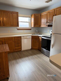 Building Photo - 702 Twin Circle Dr