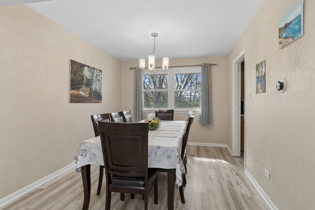 Building Photo - 407 Greenfield Rd