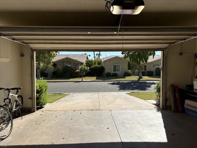 Building Photo - Furnished or Not! Gated, 3 Bedrooms, pool/spa