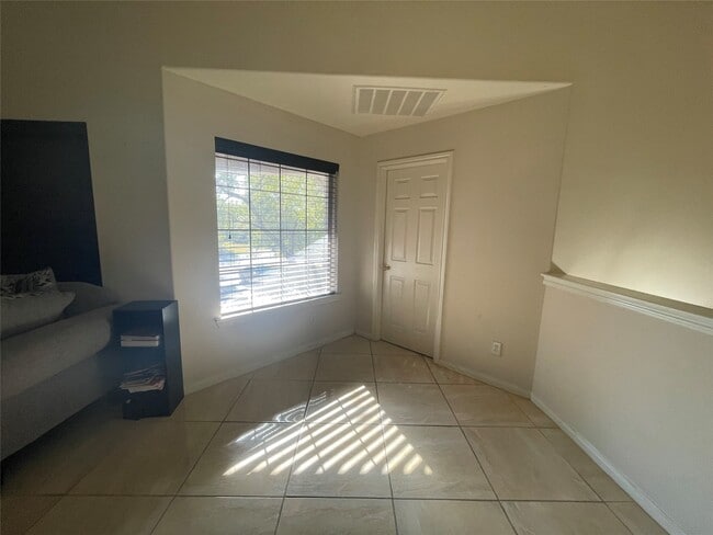 Building Photo - 26864 Calgary Pointe Dr