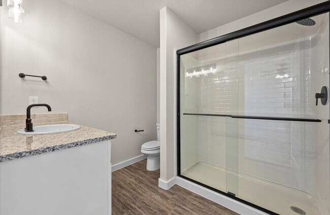 Building Photo - Willowbend for the Holidays!!!