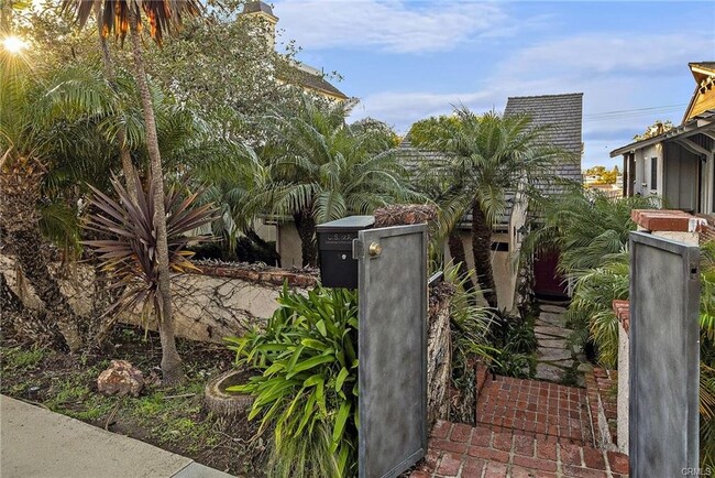 Building Photo - 517 Poppy Avenue, Newport Beach, CA 92625 ...