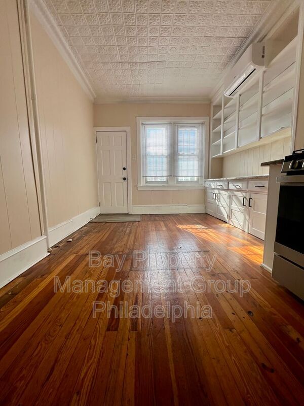 Building Photo - 254 E Main St