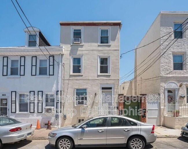 Primary Photo - 1037 Crease St