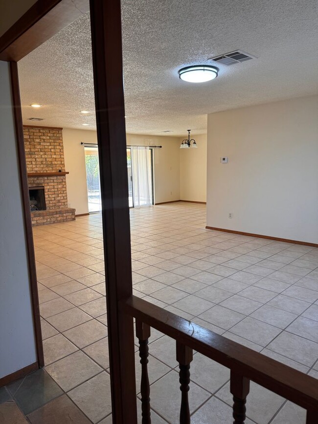 Building Photo - $500 off first months rent, Nice Home in t...