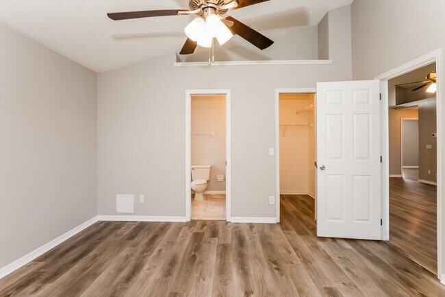 Building Photo - 466 Valencia Pl Cir