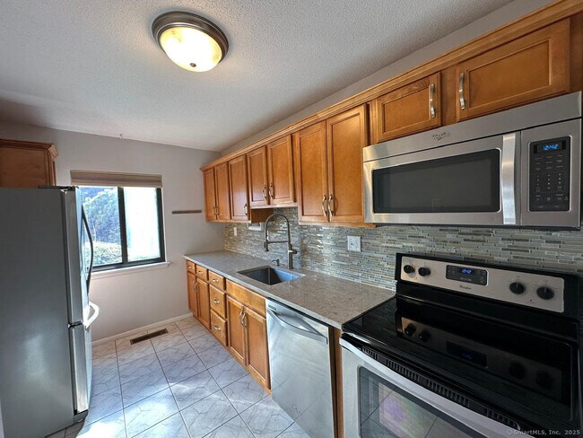 Building Photo - 56 Webster Ct