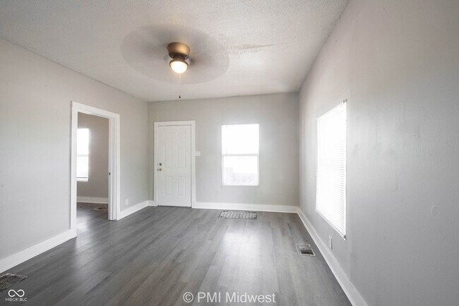Building Photo - 445 W 29th St
