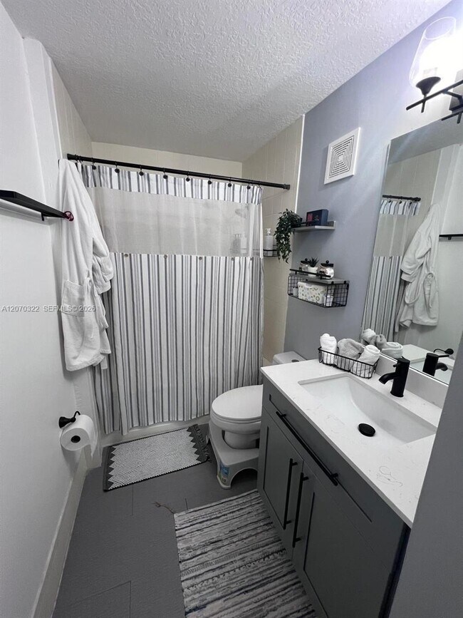 Building Photo - 4435 SW 160th Ave