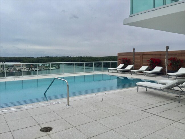 Building Photo - 400 Sunny Isles Blvd