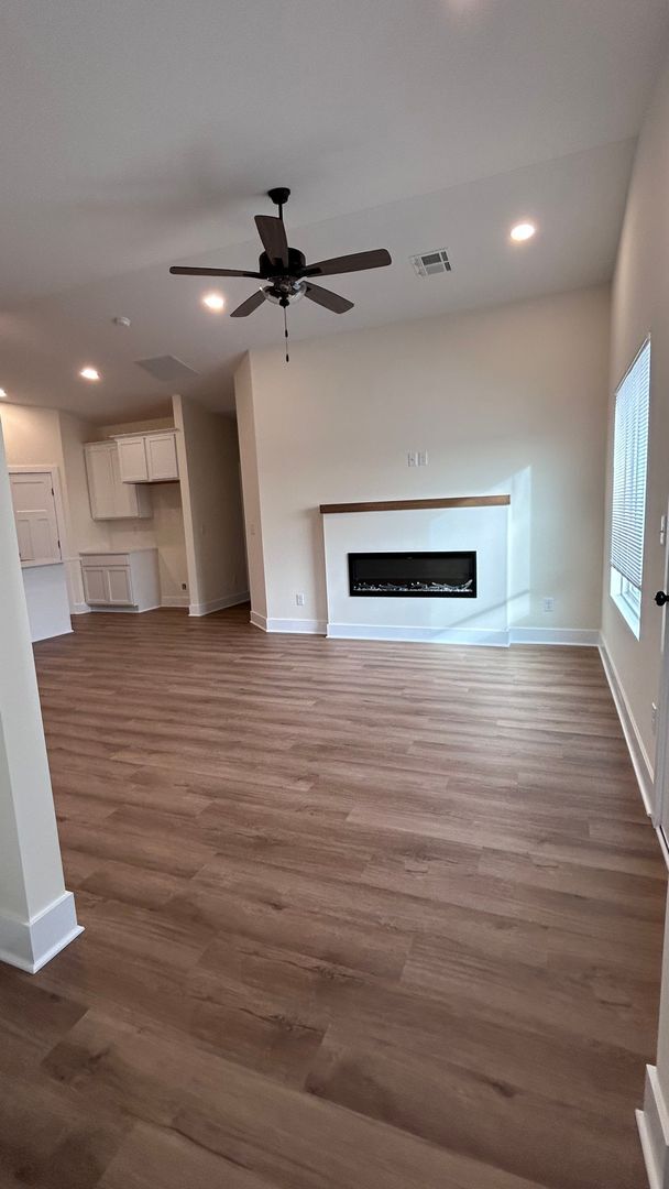 Building Photo - 16826 Kashmir St