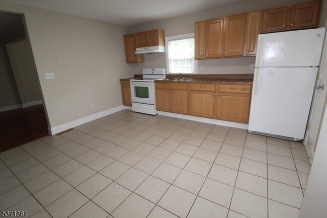 Building Photo - 30 White Meadow Ave