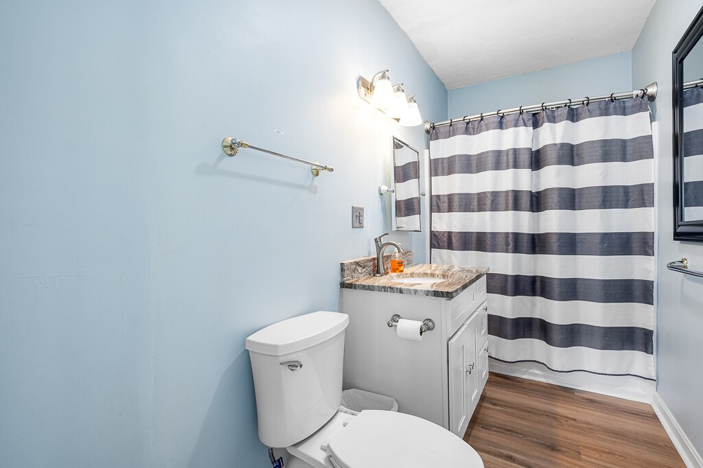 Building Photo - 586 Pleasant St