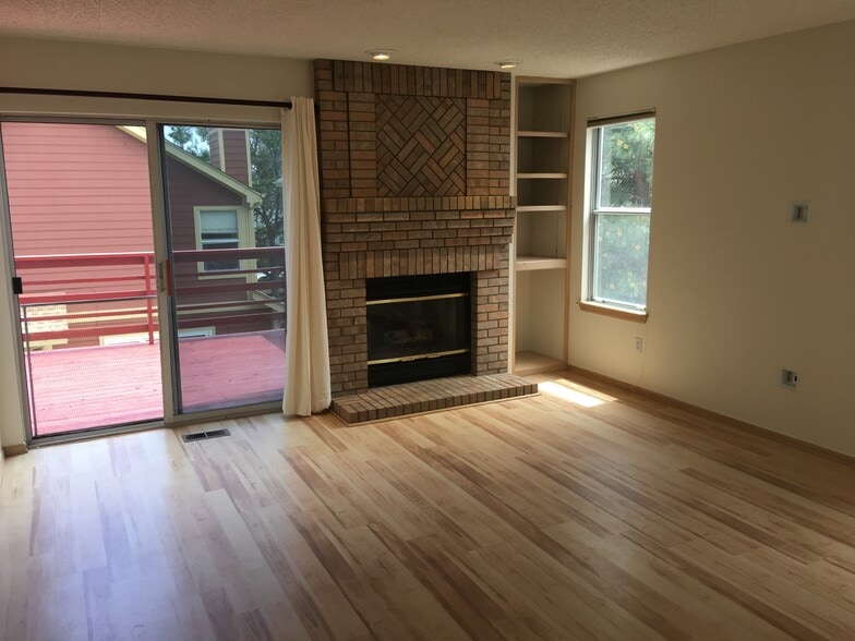Family Room - 10710 Kimball St