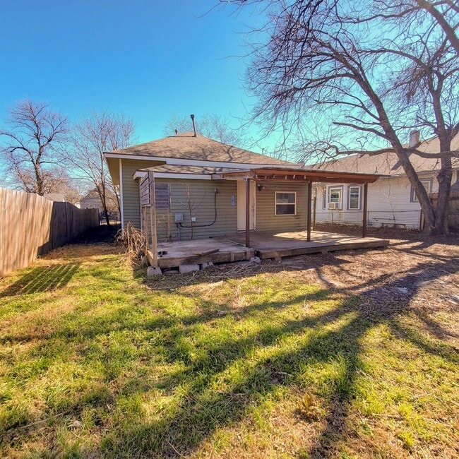 Building Photo - 3 Bedroom home in Shawnee