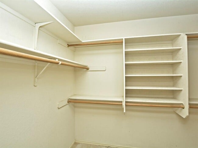 Building Photo - 15724 Cadoz Dr