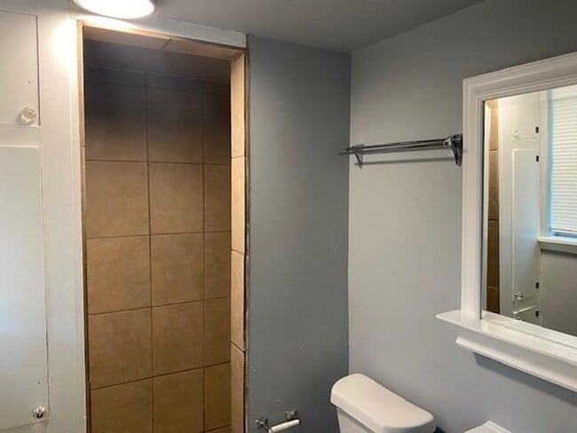 Building Photo - Circle S Rd.