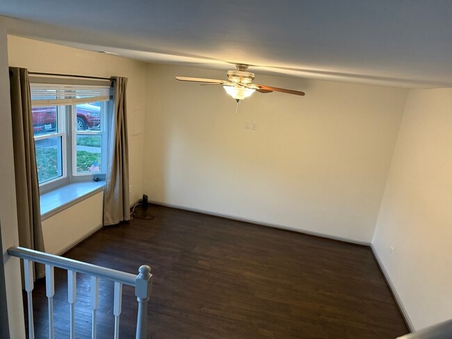 Building Photo - 1002 N Glen Dr