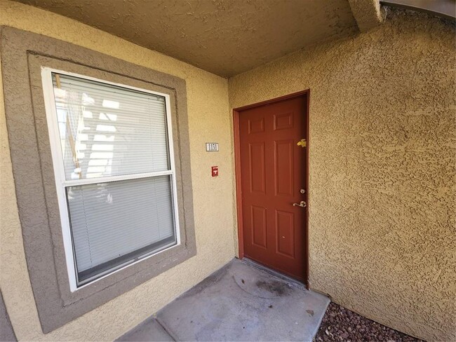 Building Photo - Silverado Ranch Condo!