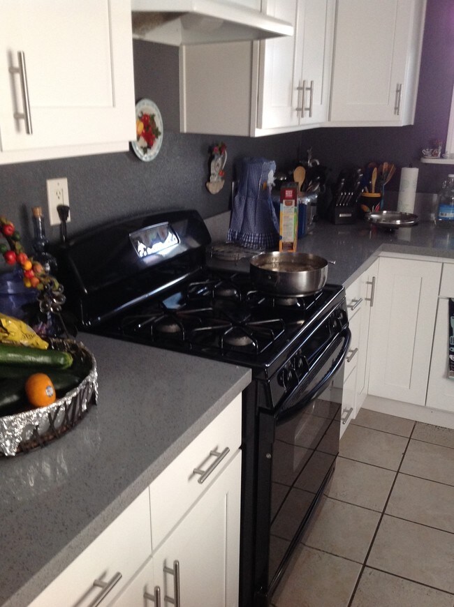 Building Photo - 2410 W Stanford St