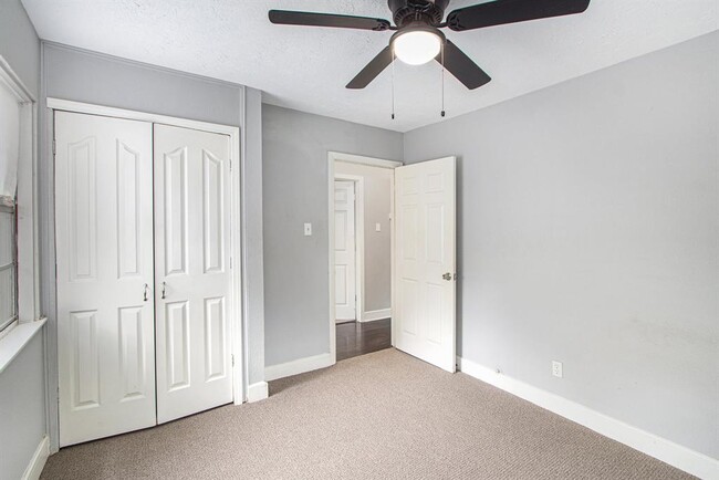 Building Photo - 9414 Rosehaven Dr