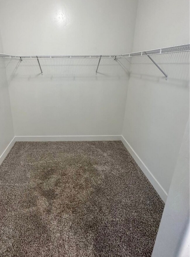 Building Photo - ? For Rent: Beautiful 3-Bedroom, 2-Bathroo...