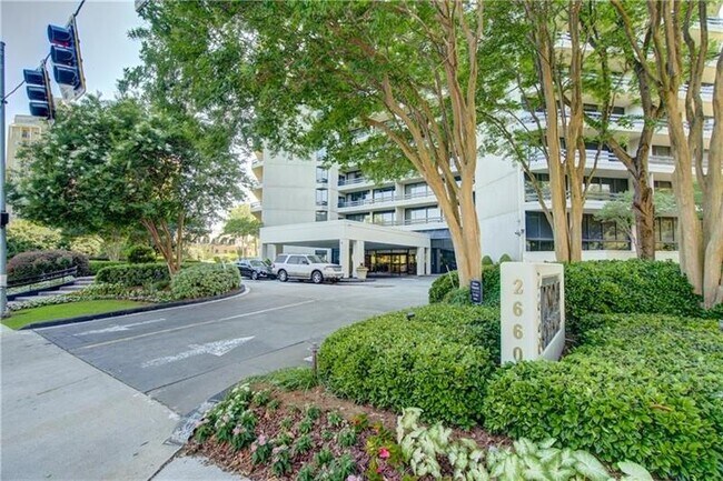 Building Photo - 2660 Peachtree Rd NW