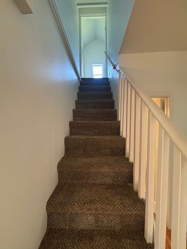 Building Photo - Available now 2 bedroom 1 bath with bonus ...