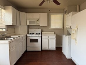 Building Photo - Lovely 1-Bedroom in Mahncke Park