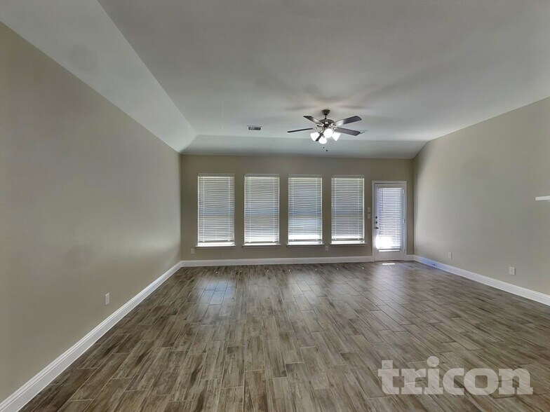 Building Photo - 210 Morning Glory Pl