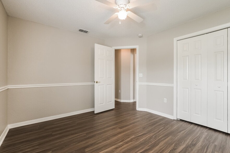 Building Photo - 7134 Summit Dr