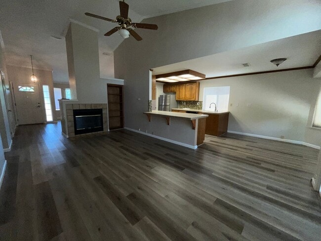 Building Photo - 3 Bed | 2 bath | 1620 SF | 2 Car Garage | Single Story | Tenant pays $175 for WS&G | Includes Gar...