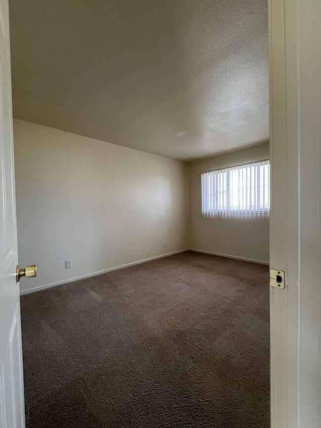 Building Photo - 766