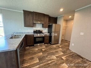 Building Photo - 168 A St