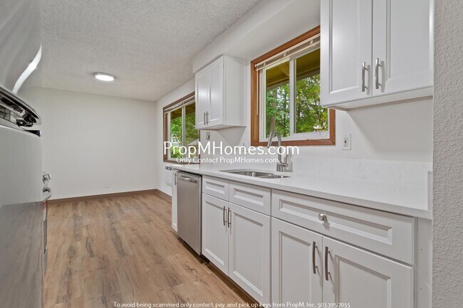 Building Photo - 5870 SW 192nd Ave