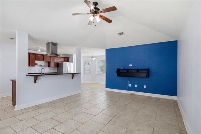 Building Photo - 15116 Rosewood St