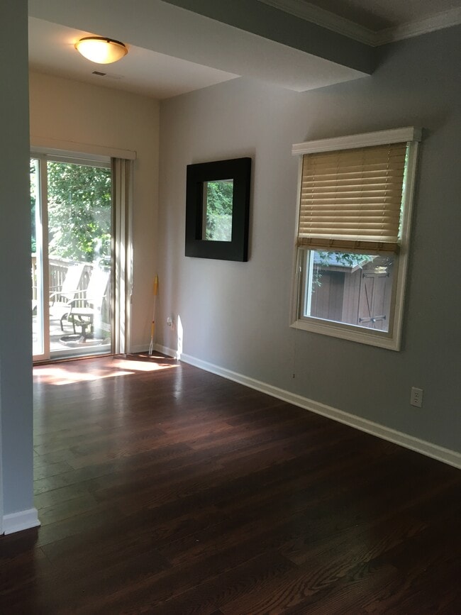 Building Photo - 854 Redwood Trail