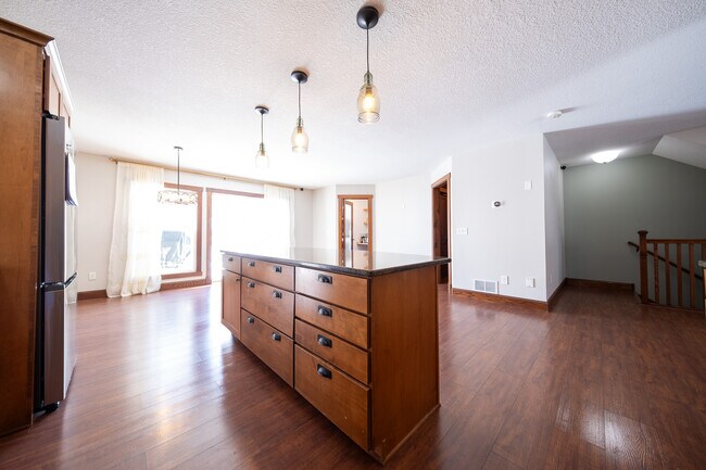 Building Photo - 15678 Duck Pond Way