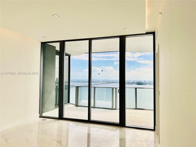 Building Photo - 700 NE 24th St